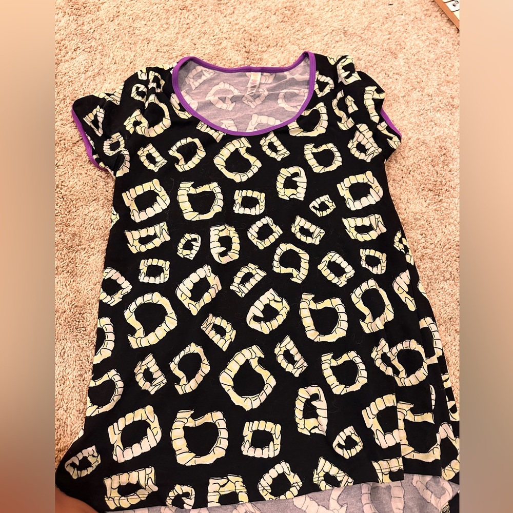 LuLaRoe Black and Cream Short Sleeve Top